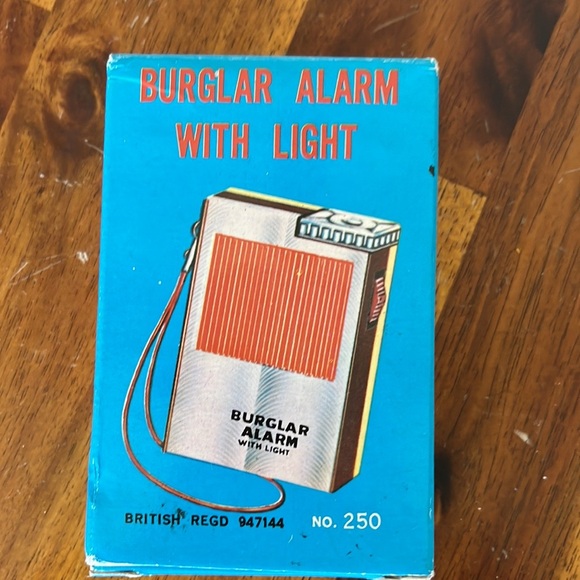 Vintage S.O.S Buzzer~Burglar Alarm & Light~NIB~Made in Hong Kong - Picture 9 of 12